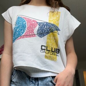 awesome 80s club california boxy cropped tee 🩵🩷💛